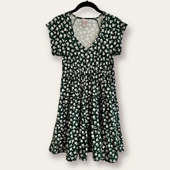 GIRLS GREEN PRINT DRESS. NEW. NEVER WORN. SIZE S(3-5). ELASTIC WAIST. - Picture 1 of 2